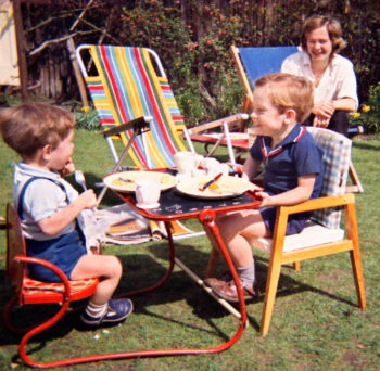 Mike & Tony eating in the garden at London Lane