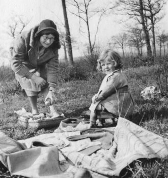 Wintry picnic